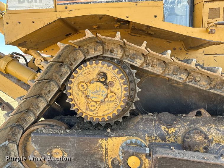 image for item ED4092 2002 Caterpillar D8R II dozer