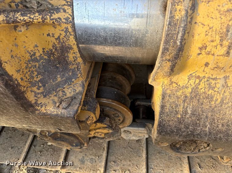 image for item ED4092 2002 Caterpillar D8R II dozer