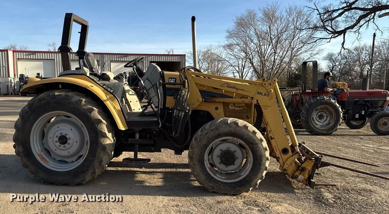 image for item ED4093 Challenger MT425B MFWD tractor
