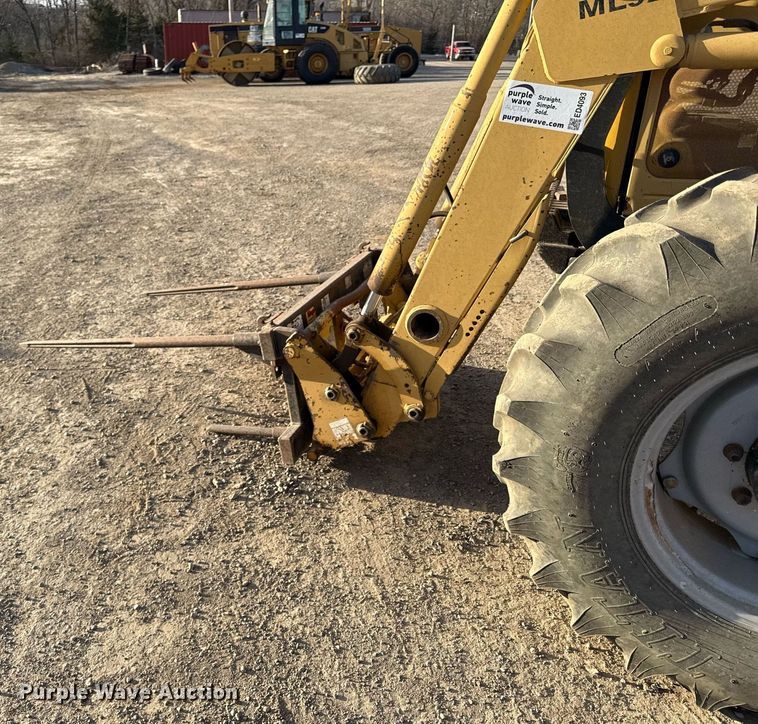 image for item ED4093 Challenger MT425B MFWD tractor