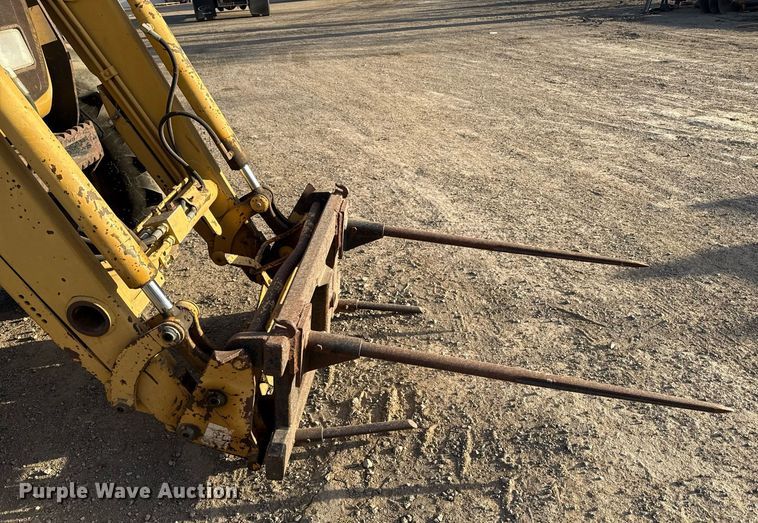 image for item ED4093 Challenger MT425B MFWD tractor