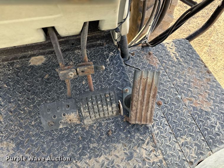 image for item ED4093 Challenger MT425B MFWD tractor