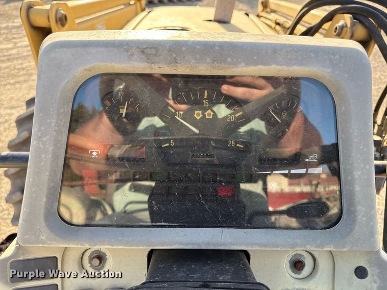 image for item ED4093 Challenger MT425B MFWD tractor