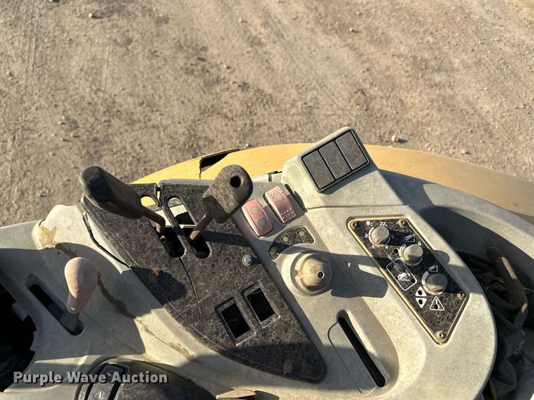 image for item ED4093 Challenger MT425B MFWD tractor