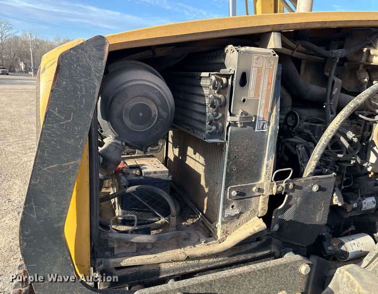 image for item ED4093 Challenger MT425B MFWD tractor