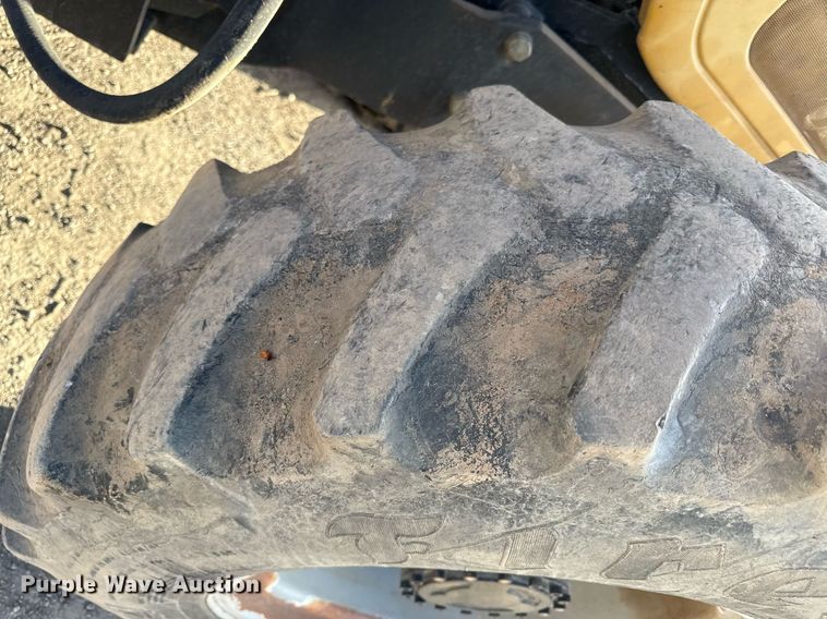 image for item ED4093 Challenger MT425B MFWD tractor