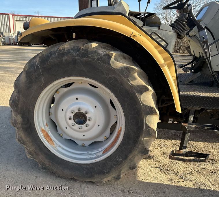 image for item ED4093 Challenger MT425B MFWD tractor