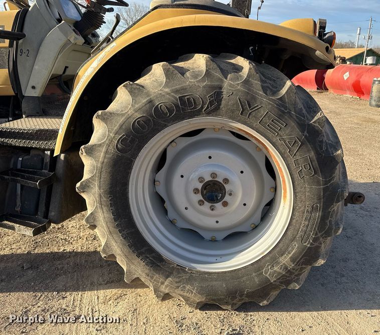 image for item ED4093 Challenger MT425B MFWD tractor