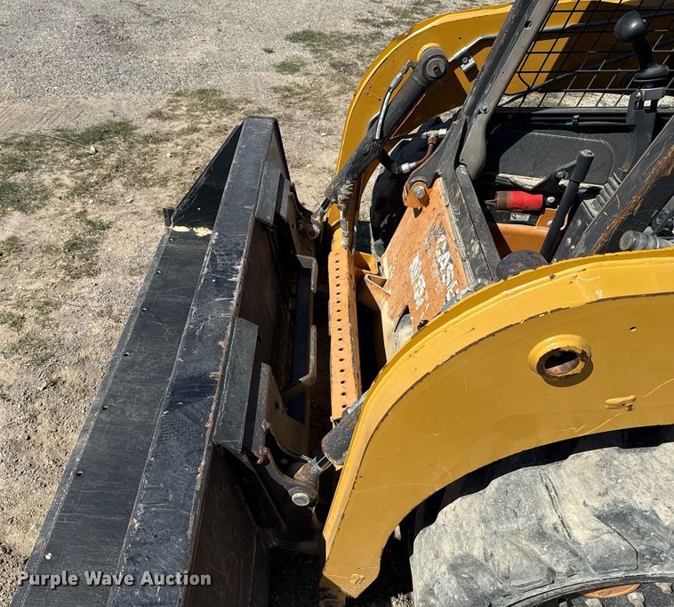 image for item ED5559 2014 Case SR130 skid steer loader