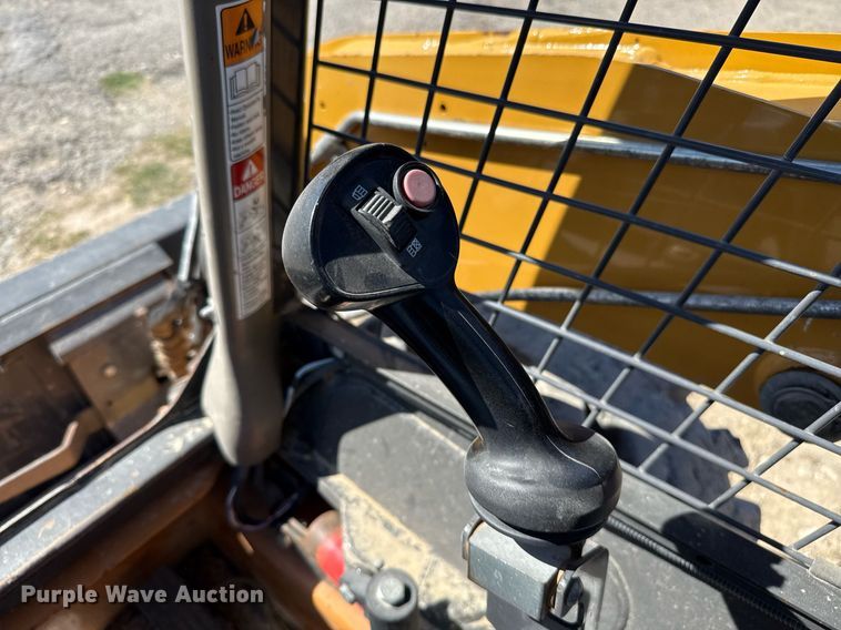 image for item ED5559 2014 Case SR130 skid steer loader