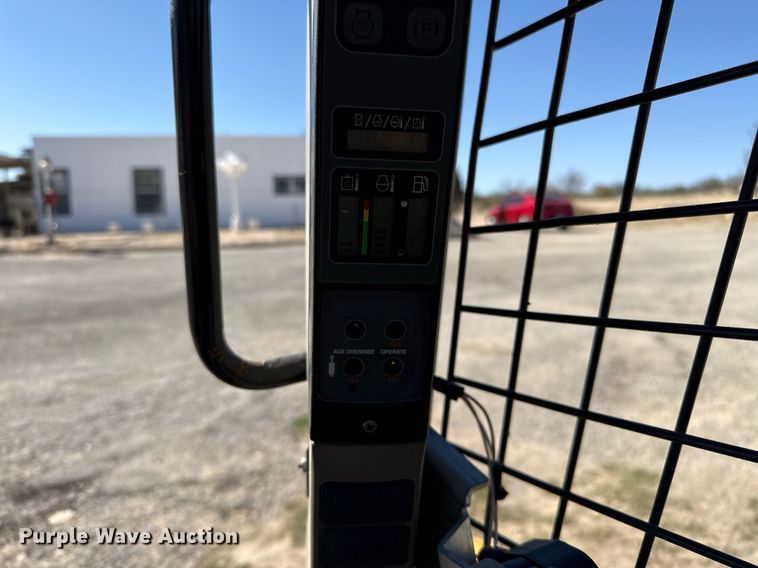 image for item ED5559 2014 Case SR130 skid steer loader