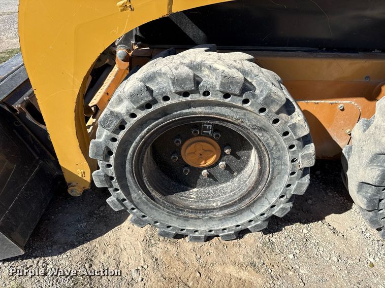 image for item ED5559 2014 Case SR130 skid steer loader