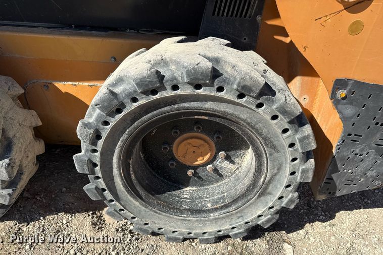 image for item ED5559 2014 Case SR130 skid steer loader