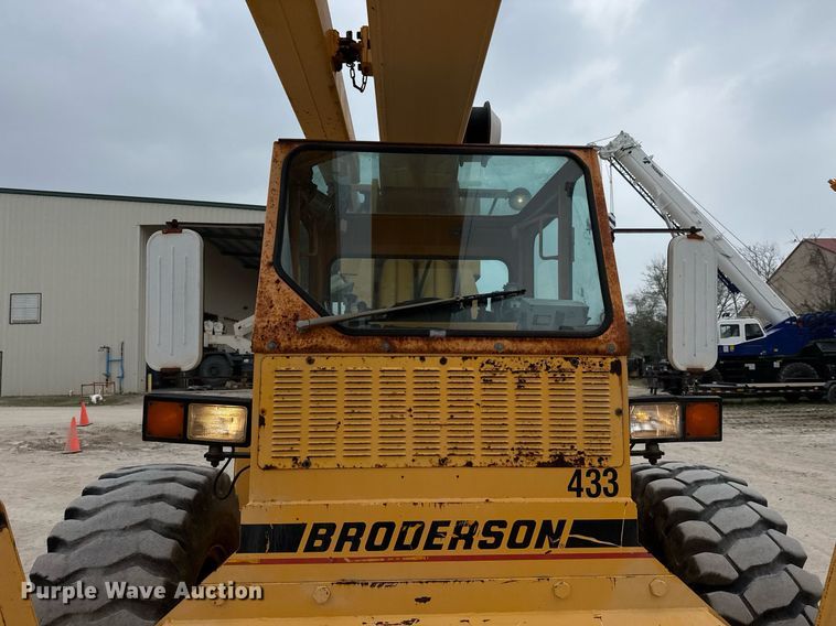 image for item ED5562 2012 Broderson RT-300-2F crane