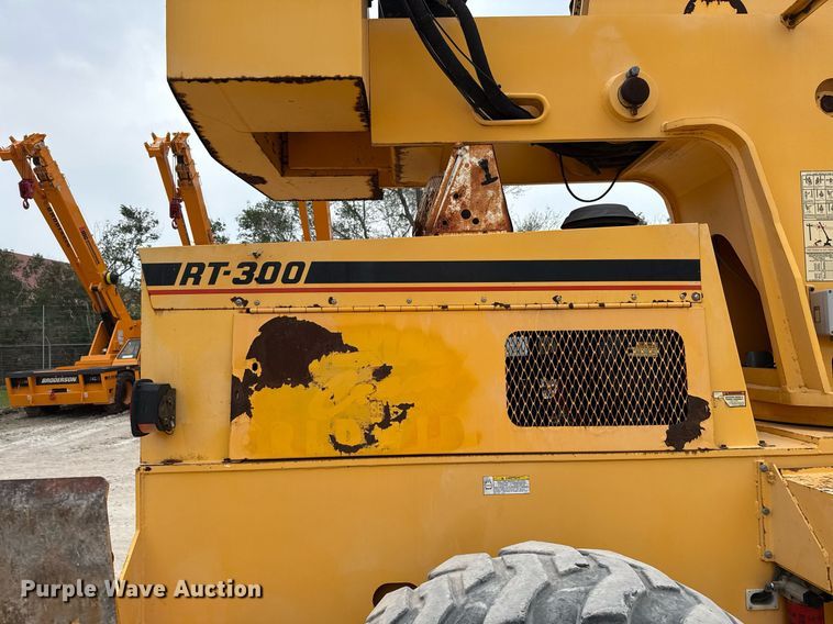 image for item ED5562 2012 Broderson RT-300-2F crane