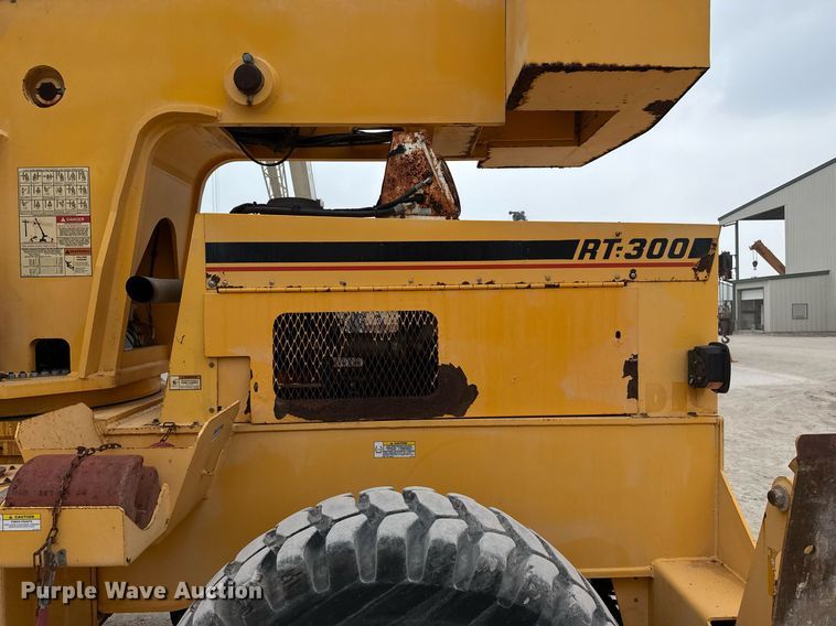 image for item ED5562 2012 Broderson RT-300-2F crane