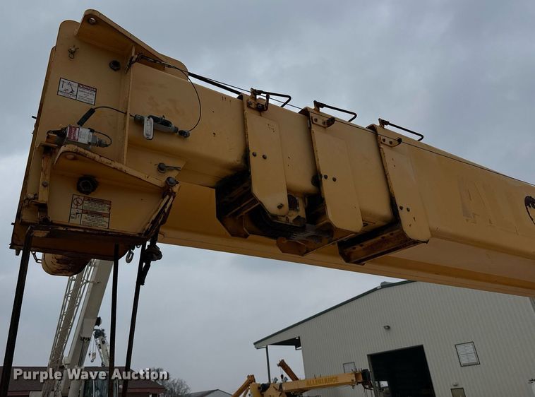 image for item ED5562 2012 Broderson RT-300-2F crane