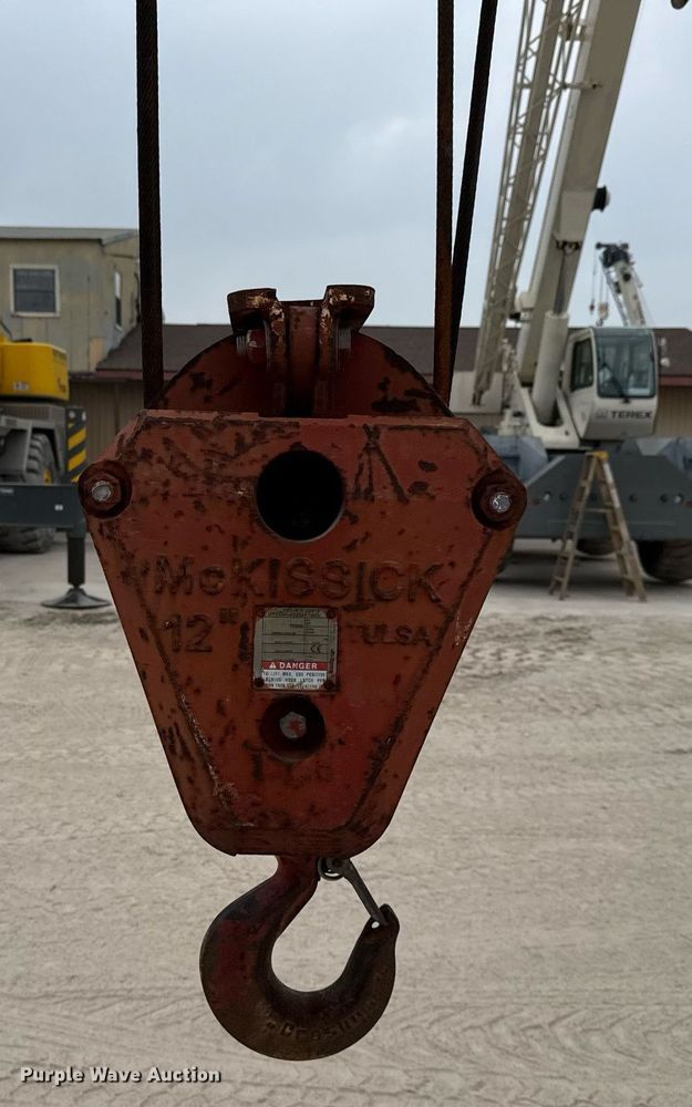 image for item ED5562 2012 Broderson RT-300-2F crane