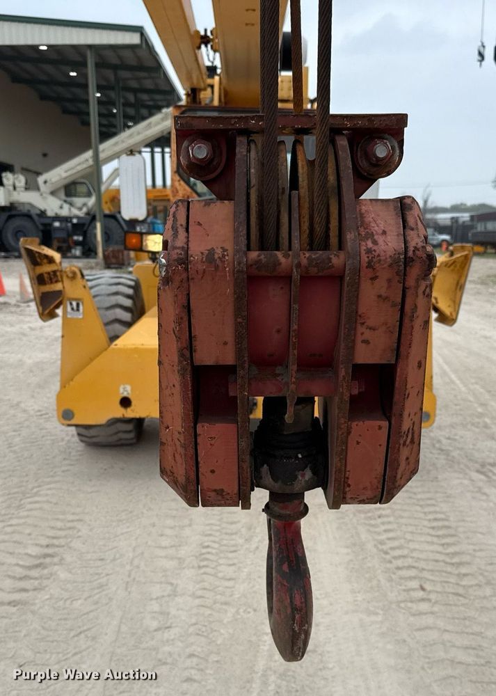 image for item ED5562 2012 Broderson RT-300-2F crane