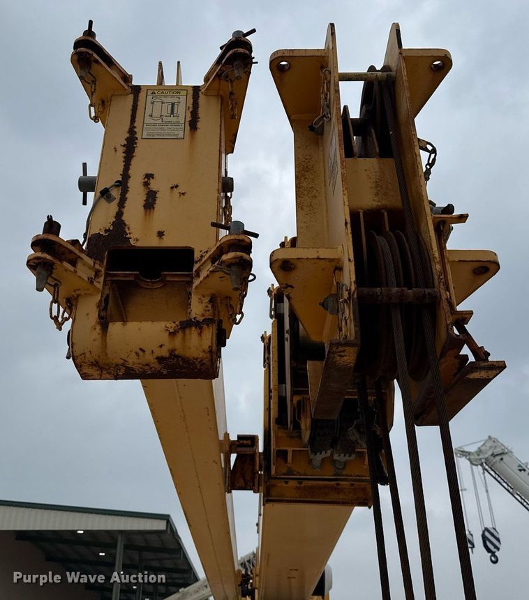 image for item ED5562 2012 Broderson RT-300-2F crane