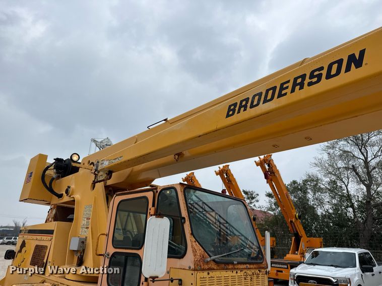 image for item ED5562 2012 Broderson RT-300-2F crane