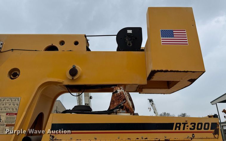 image for item ED5562 2012 Broderson RT-300-2F crane