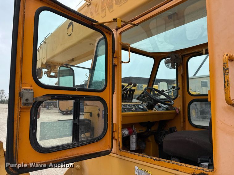 image for item ED5562 2012 Broderson RT-300-2F crane