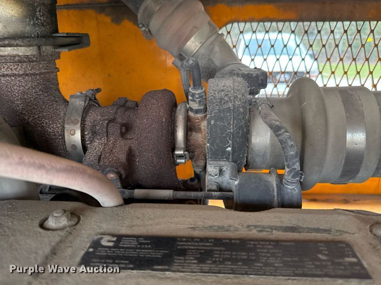 image for item ED5562 2012 Broderson RT-300-2F crane