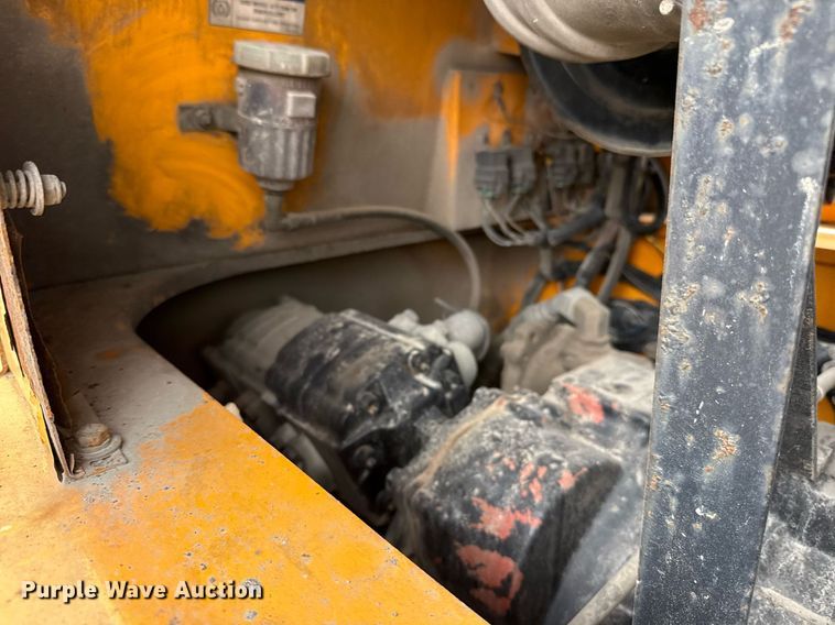 image for item ED5562 2012 Broderson RT-300-2F crane