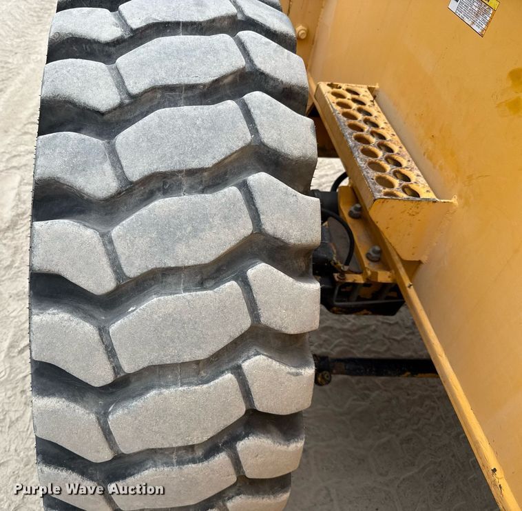 image for item ED5562 2012 Broderson RT-300-2F crane