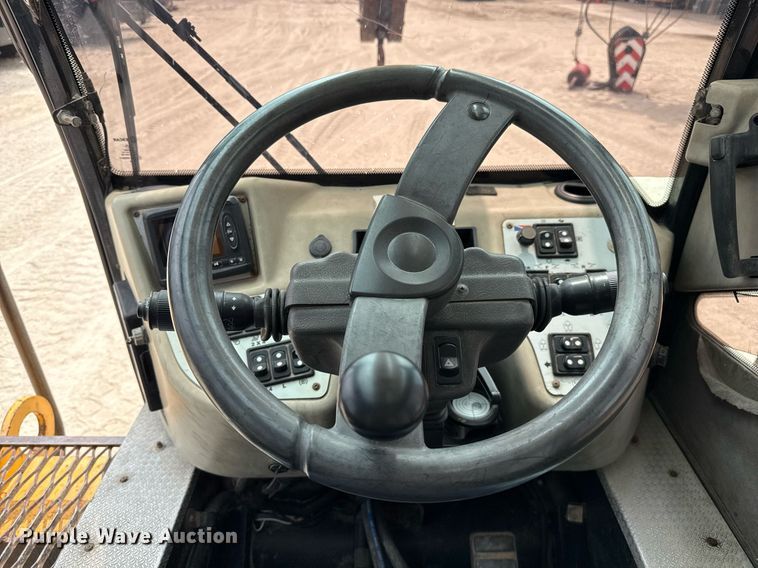 image for item ED5563 Manitex M-150 crane