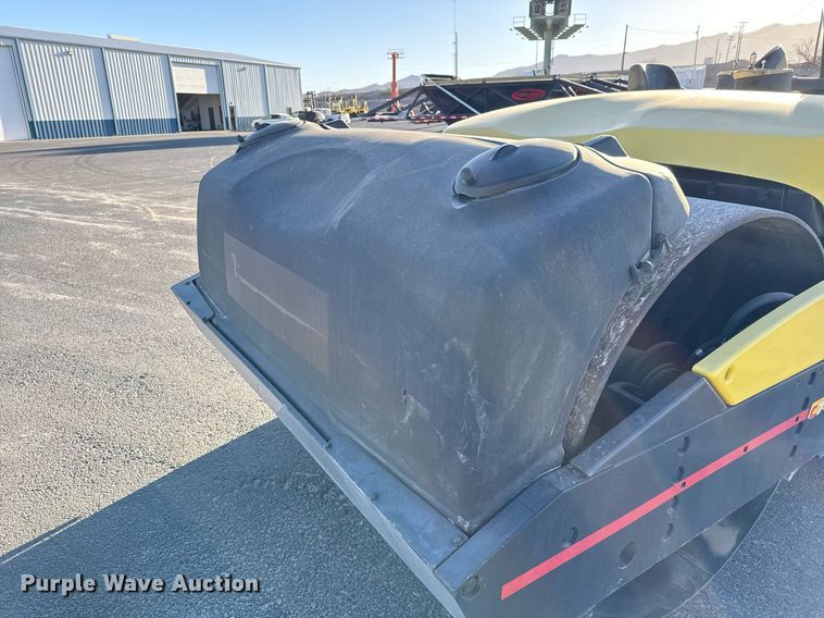 image for item ED5568 Hypac C784A double drum vibratory roller