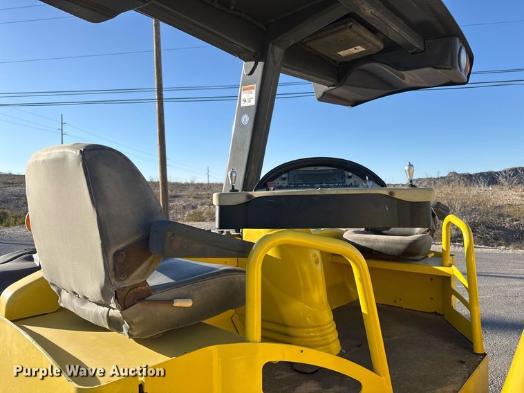 image for item ED5568 Hypac C784A double drum vibratory roller