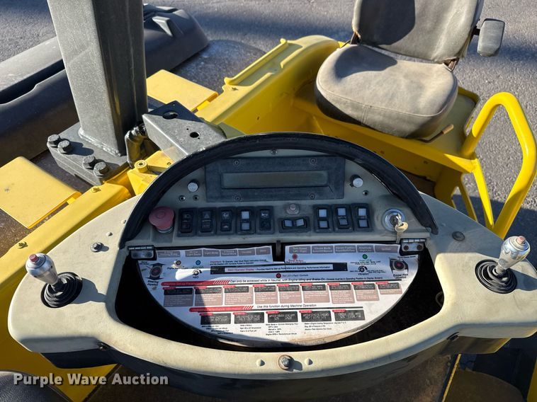 image for item ED5568 Hypac C784A double drum vibratory roller