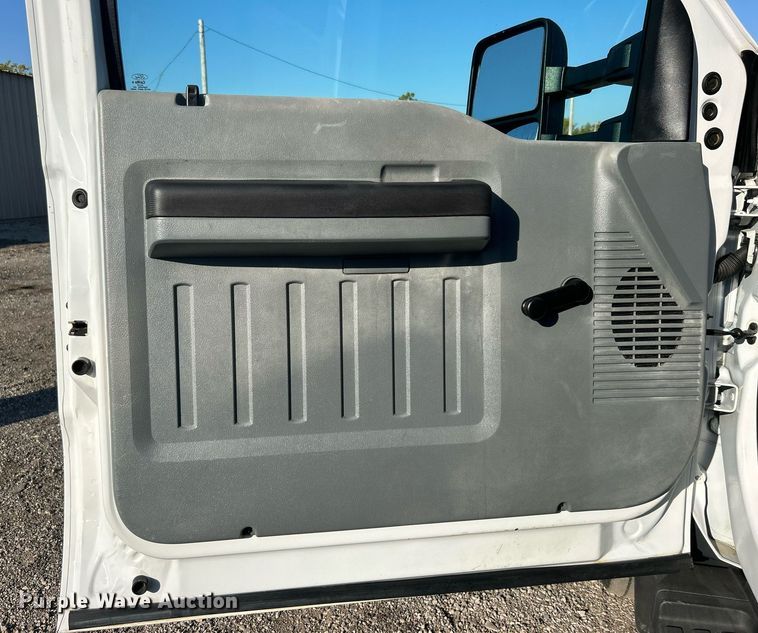 image for item EG1112 2013 Ford F550 Super Duty  Crew Cab utility / service truck