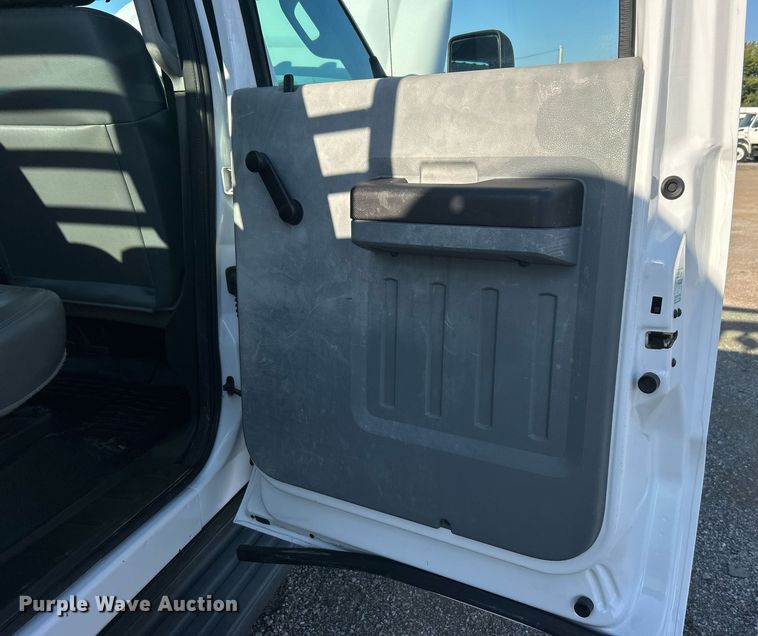 image for item EG1112 2013 Ford F550 Super Duty  Crew Cab utility / service truck