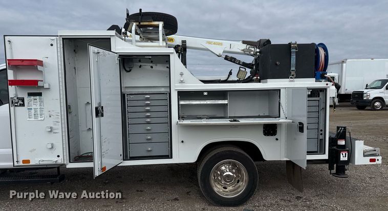 image for item EG2490 2022 Ford F550 utility / service truck