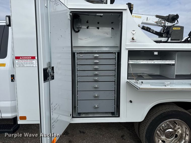 image for item EG2490 2022 Ford F550 utility / service truck