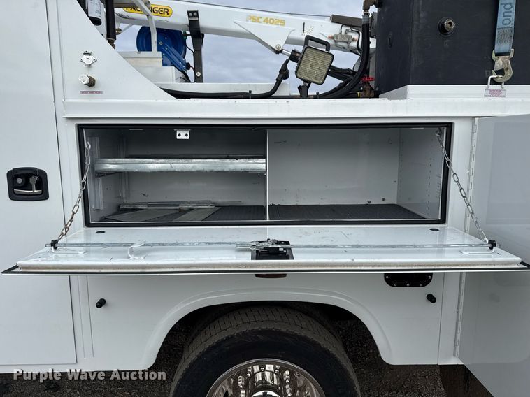 image for item EG2490 2022 Ford F550 utility / service truck