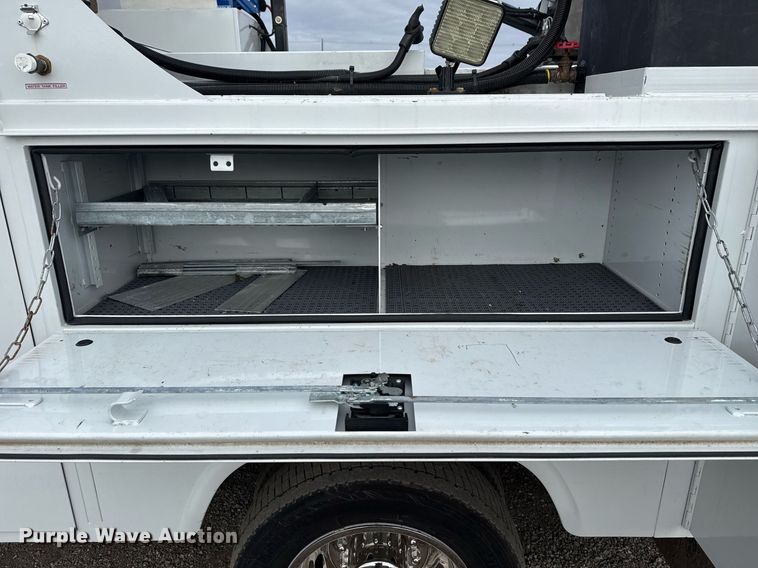 image for item EG2490 2022 Ford F550 utility / service truck