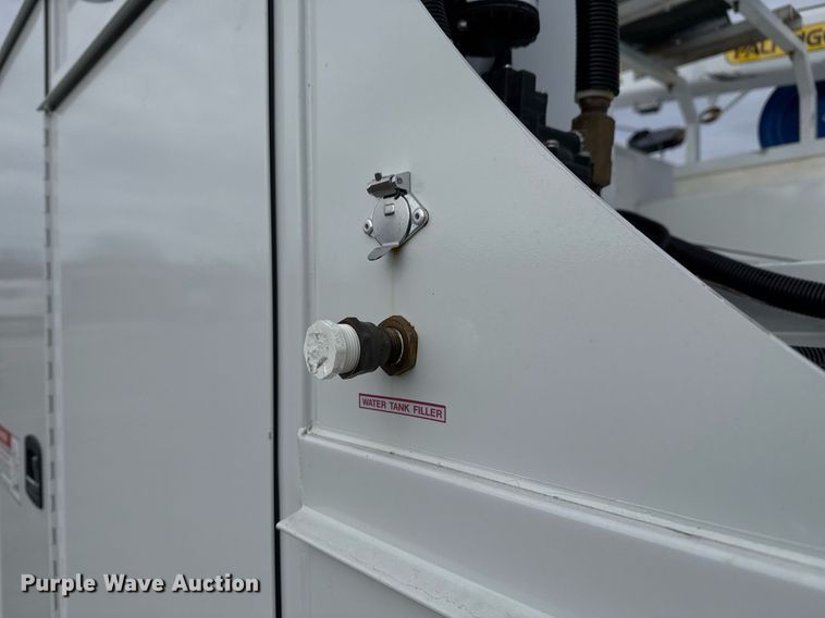 image for item EG2490 2022 Ford F550 utility / service truck