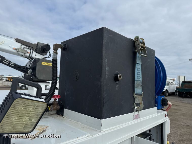 image for item EG2490 2022 Ford F550 utility / service truck