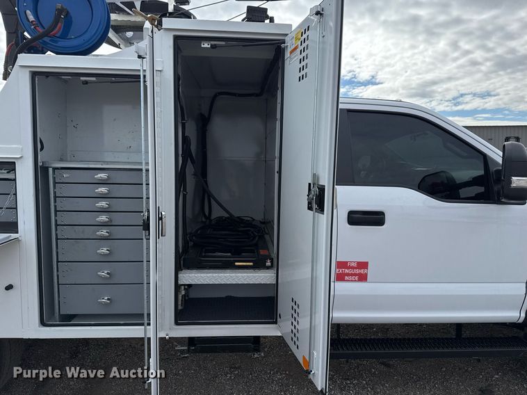 image for item EG2490 2022 Ford F550 utility / service truck