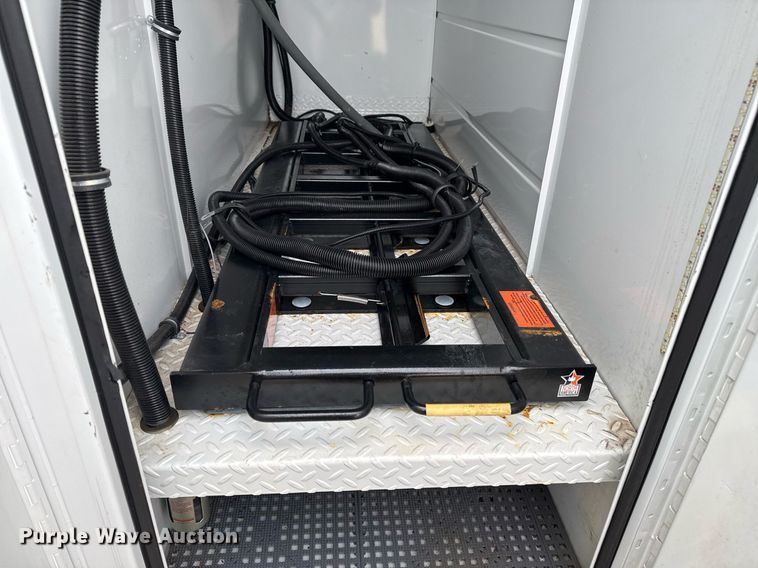 image for item EG2490 2022 Ford F550 utility / service truck