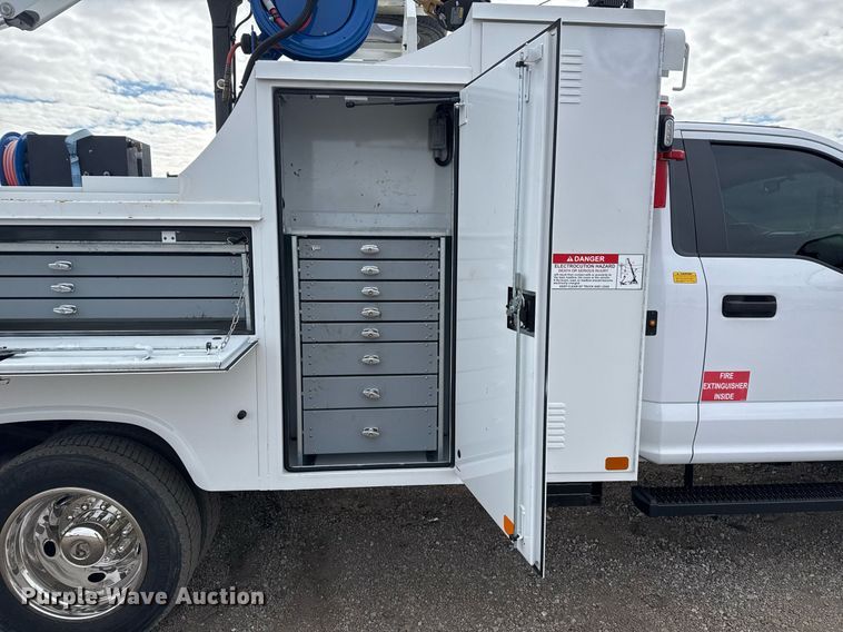 image for item EG2490 2022 Ford F550 utility / service truck