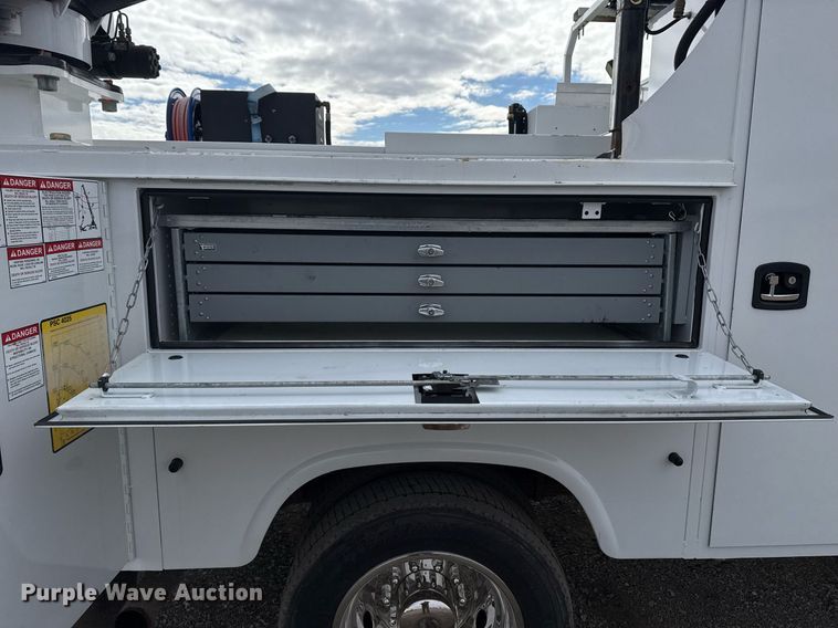 image for item EG2490 2022 Ford F550 utility / service truck