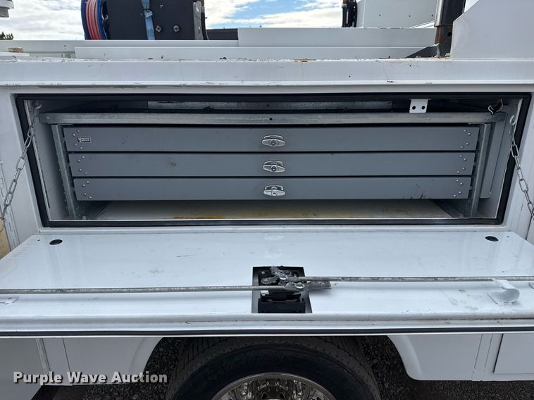 image for item EG2490 2022 Ford F550 utility / service truck