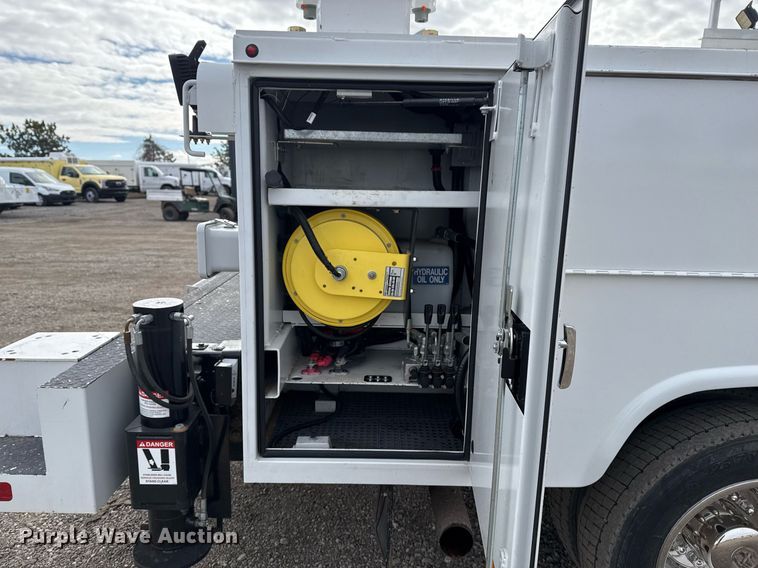 image for item EG2490 2022 Ford F550 utility / service truck