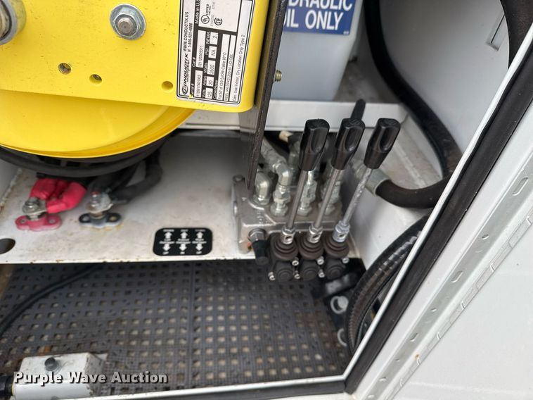 image for item EG2490 2022 Ford F550 utility / service truck