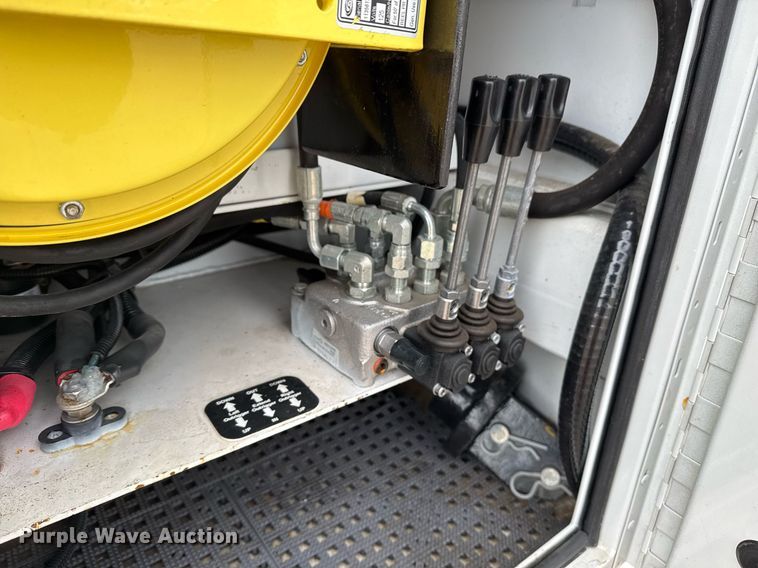 image for item EG2490 2022 Ford F550 utility / service truck